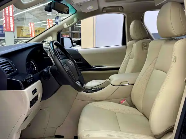 Toyota Alphard 2012