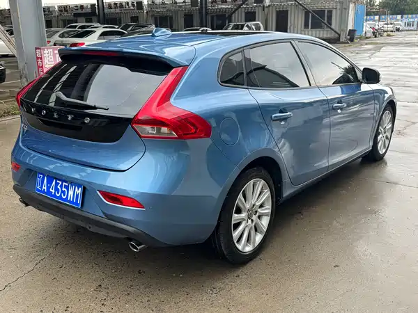 Volvo V40 2014