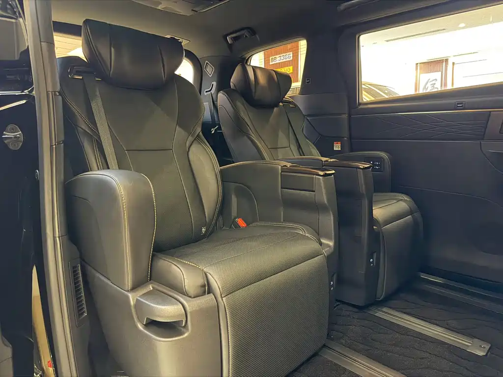 Toyota Alphard 2026 — фото 10