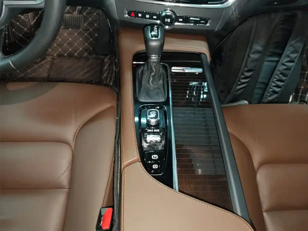 Volvo S90 2018 — фото 14
