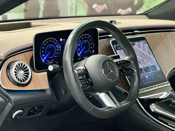 Mercedes-Benz EQE SUV 2024