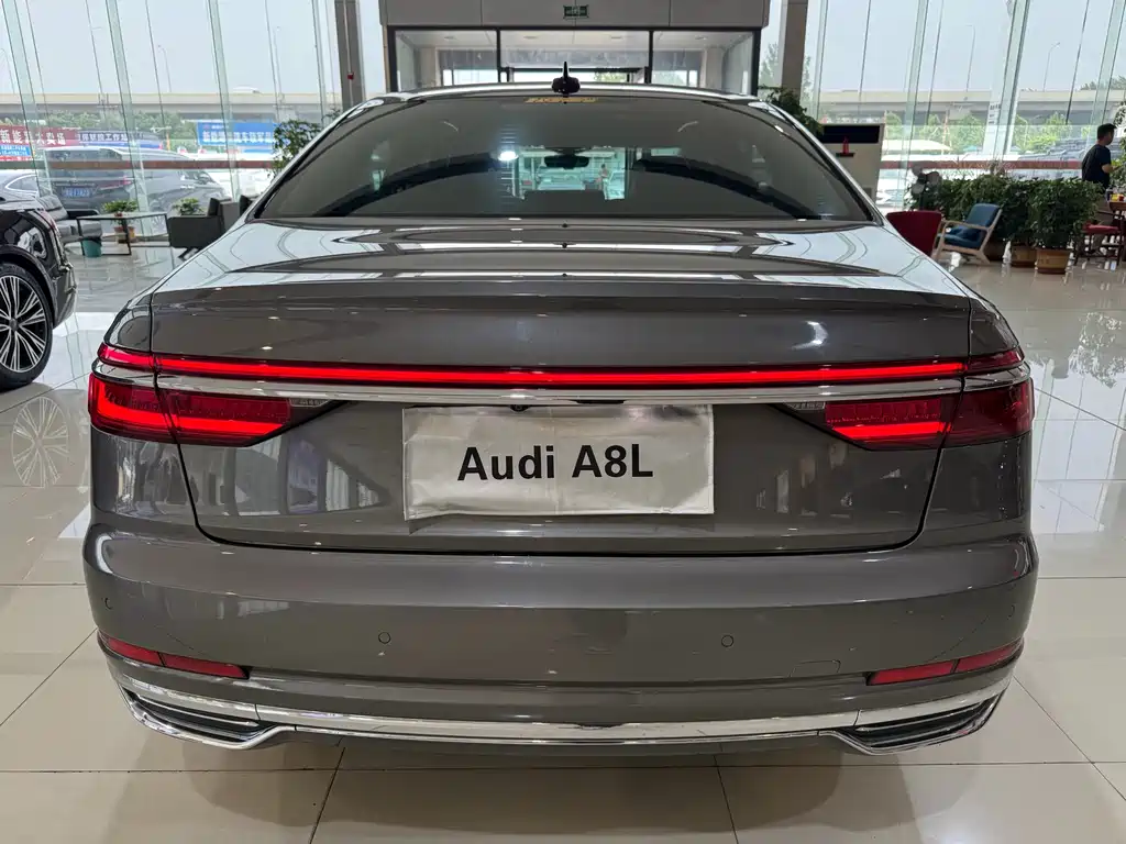 Audi A8 2018 — фото 4