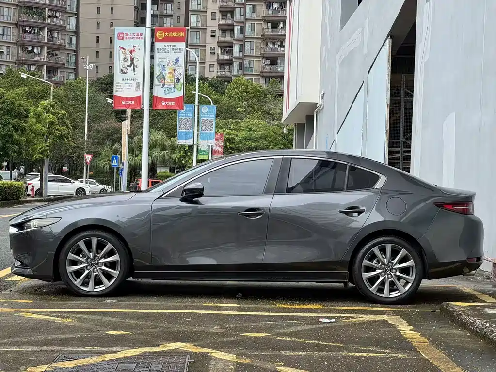 Mazda 3 Axela 2022 — фото 12