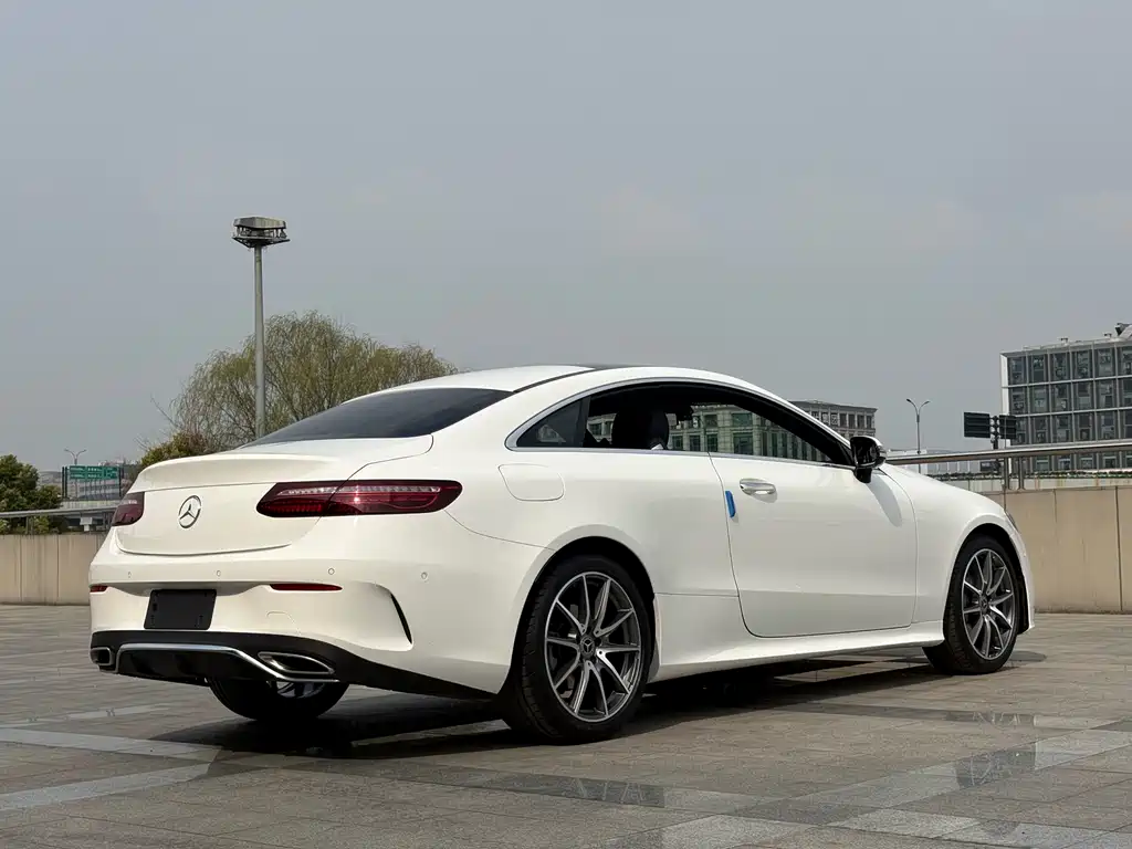 Mercedes-Benz E-Class 2023 — фото 10
