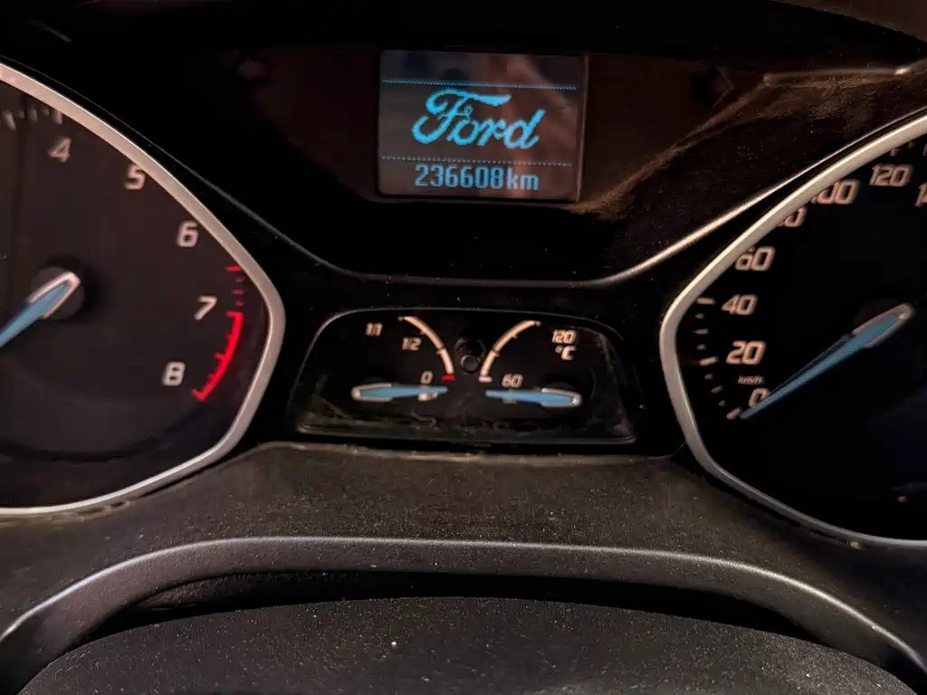Ford Focus 2013 — фото 12