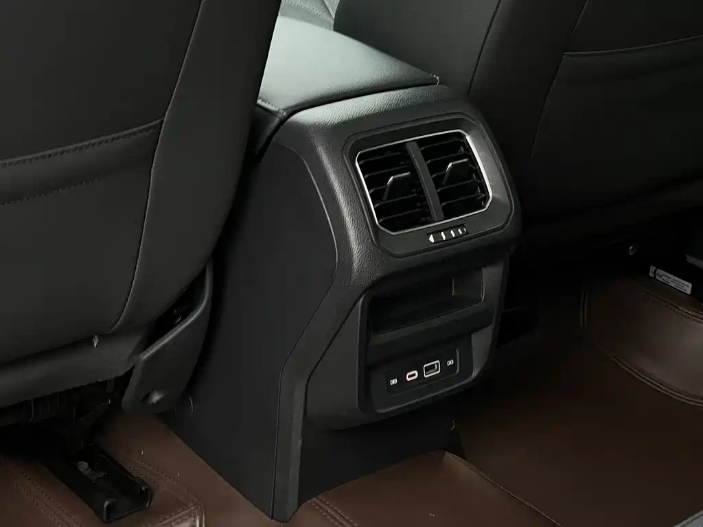 Volkswagen Tiguan L 2022 — фото 15