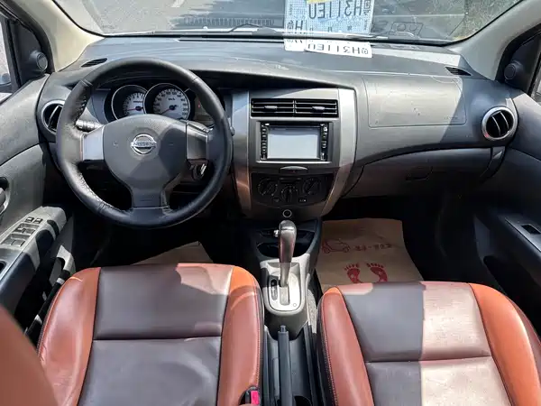 Nissan Livina 2010