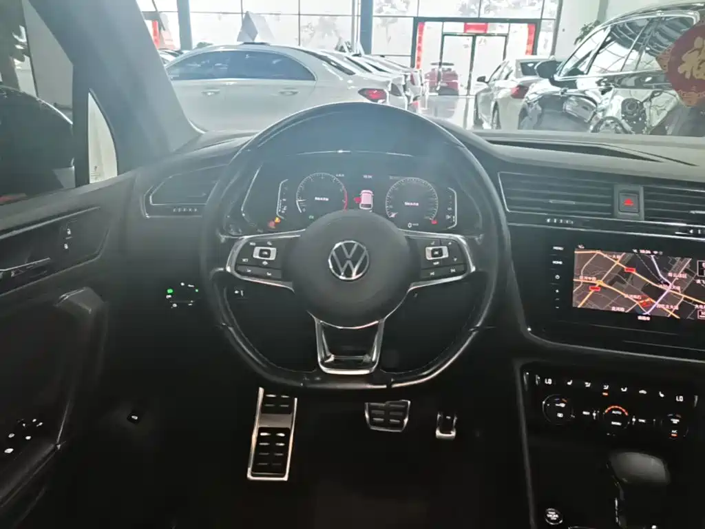 Volkswagen Tiguan L 2020 — фото 11