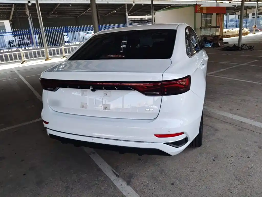 Geely Emgrand 2025