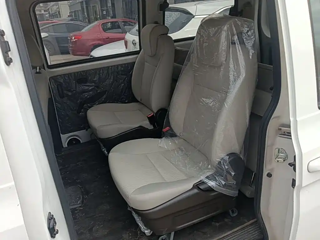 Wuling Hongguang V 2022 — фото 17