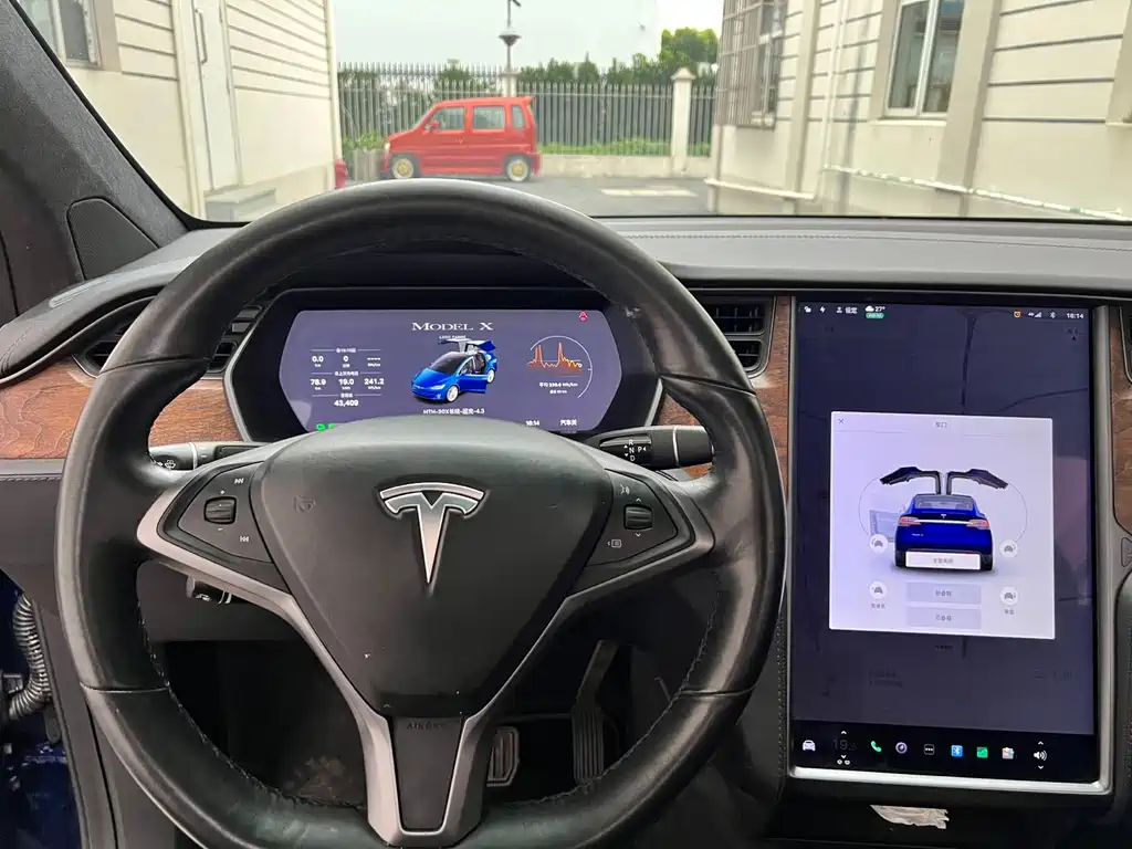 Tesla Model X 2020 — фото 7