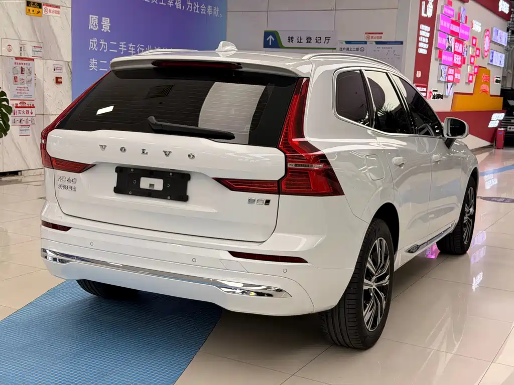 Volvo XC60 2022 — фото 18