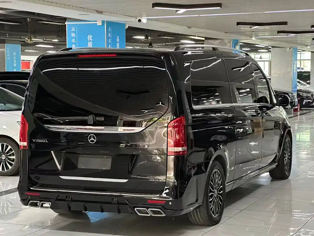 Mercedes-Benz V-Class 2018 — фото 16