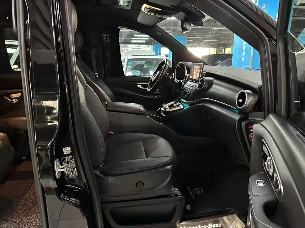 Mercedes-Benz V-Class 2018 — фото 12