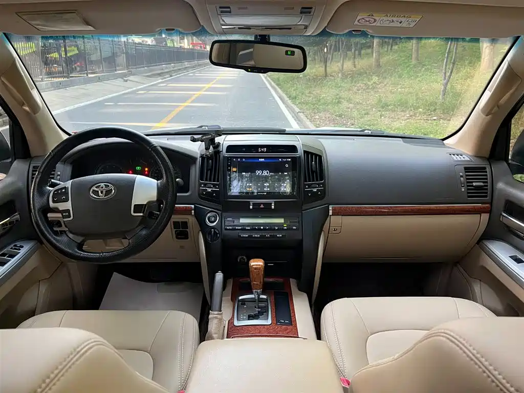 Toyota Land Cruiser 2015 — фото 9