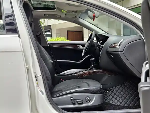 Audi A4L 2012