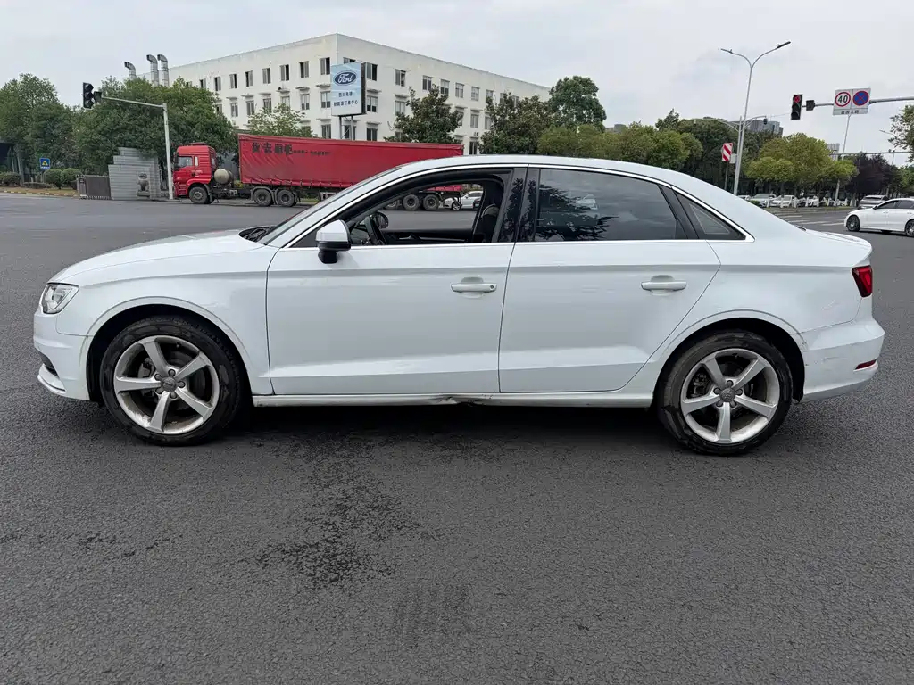 Audi A3 2015 — фото 3