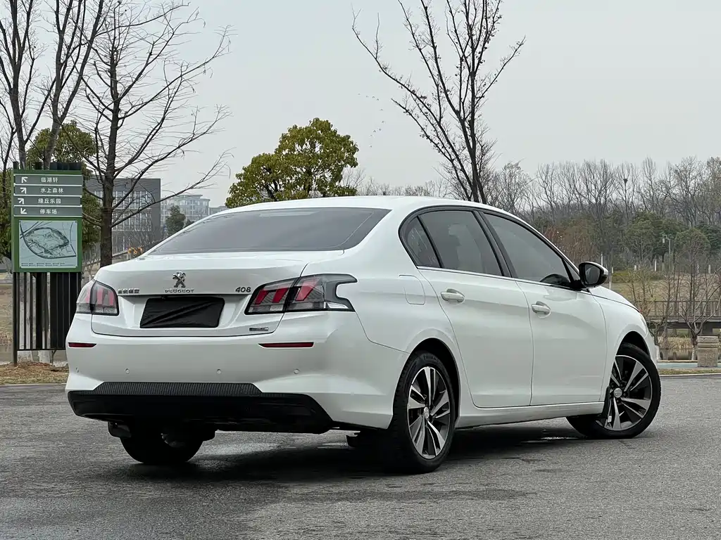 Peugeot 408 2019 — фото 17