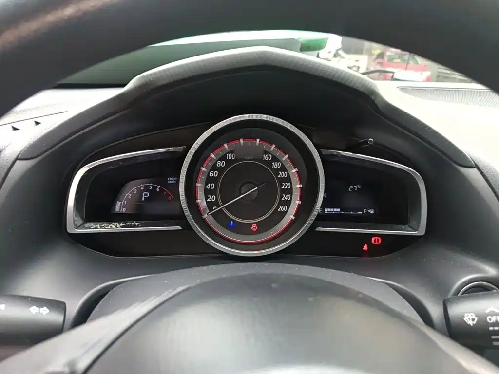 Mazda 3 Axela 2015