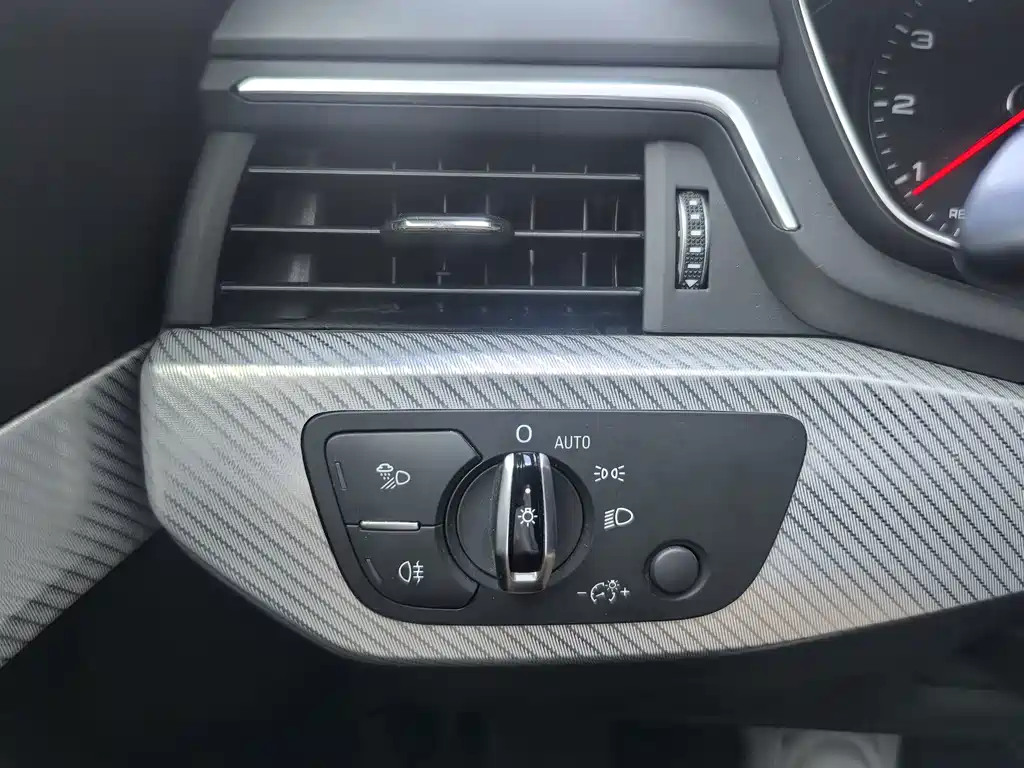 Audi A4L 2017 — фото 18