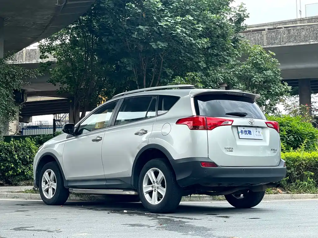 Toyota RAV4 2014 — фото 7