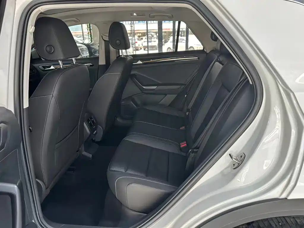Volkswagen T-Roc 2023 — фото 12