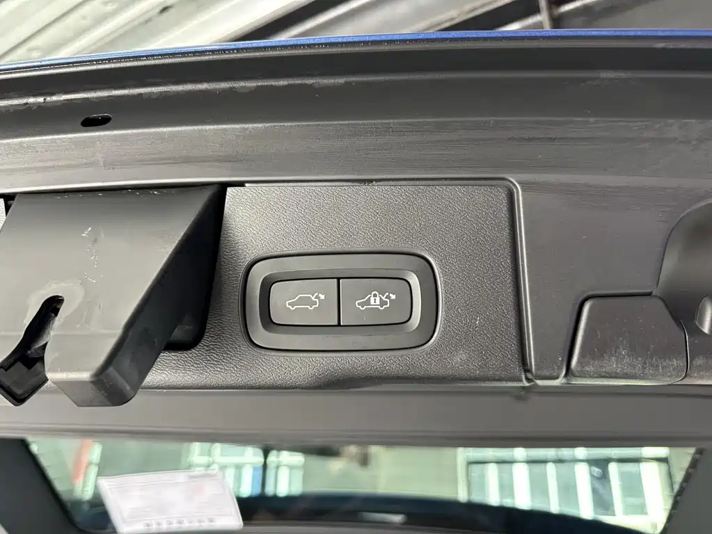 Volvo XC60 2020 — фото 11