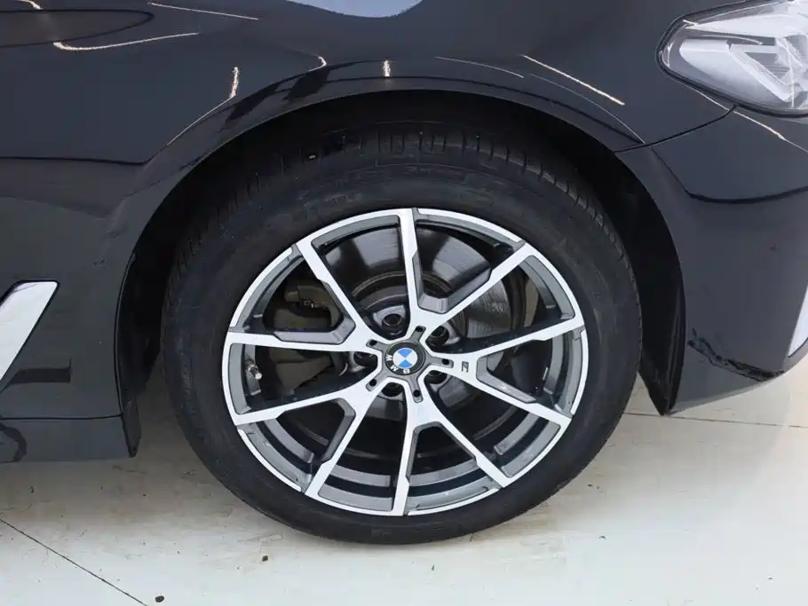 BMW 5 Series 2022 — фото 13