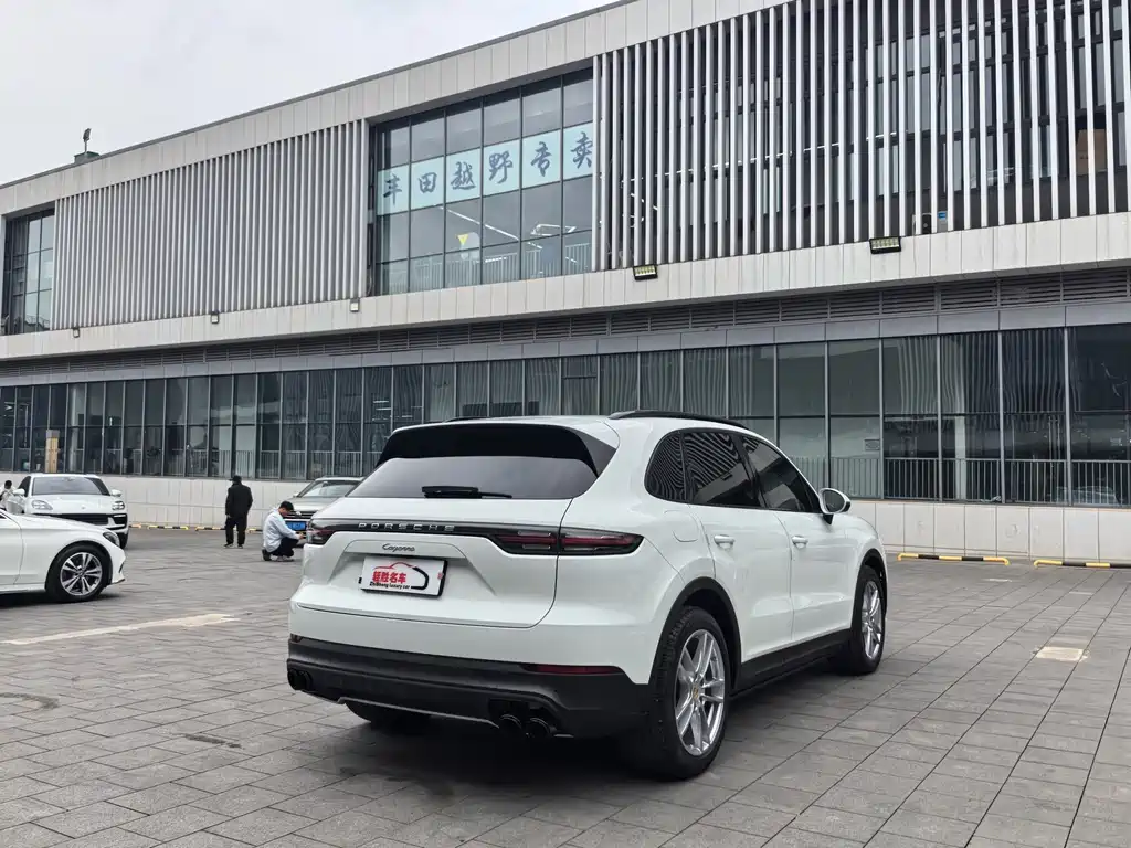 Porsche Cayenne 2018 — фото 17