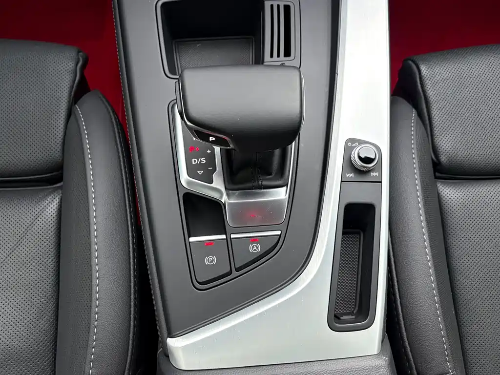 Audi A4L 2022 — фото 14