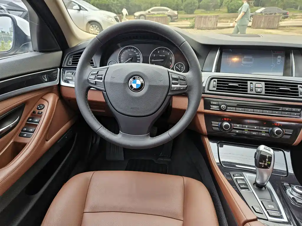 BMW 5 Series 2016 — фото 17