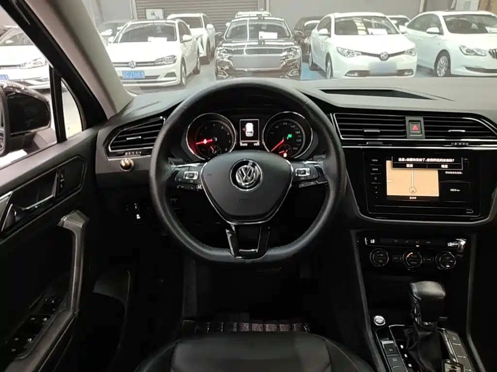 Volkswagen Tiguan L 2020 — фото 11