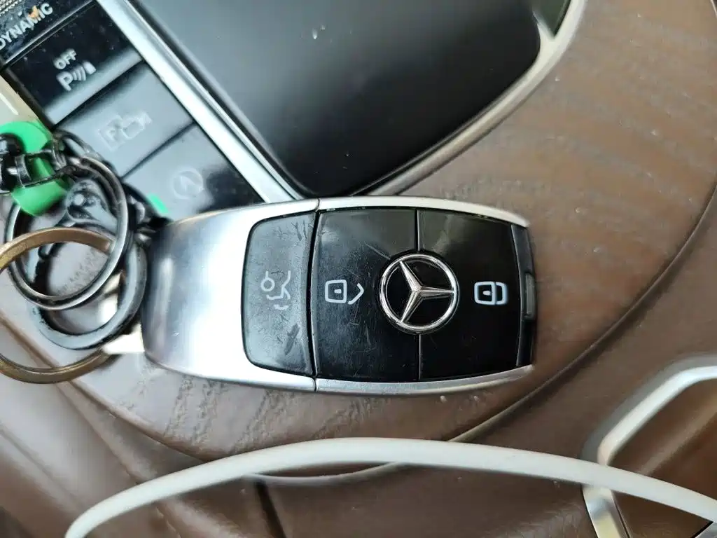 Mercedes-Benz E-Class 2022 — фото 12