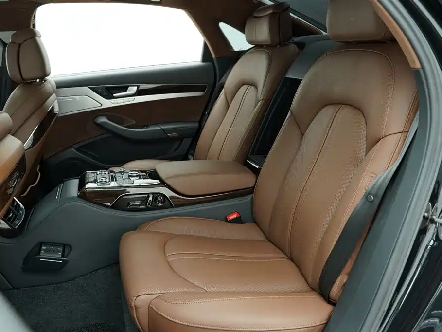 Audi A8 2015 — фото 23