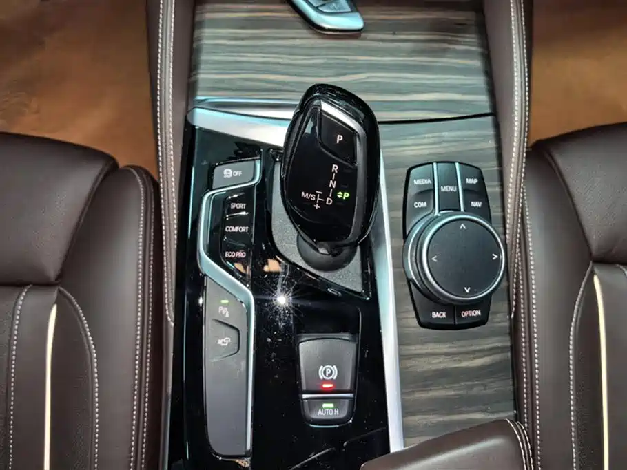BMW 5 Series 2020 — фото 16