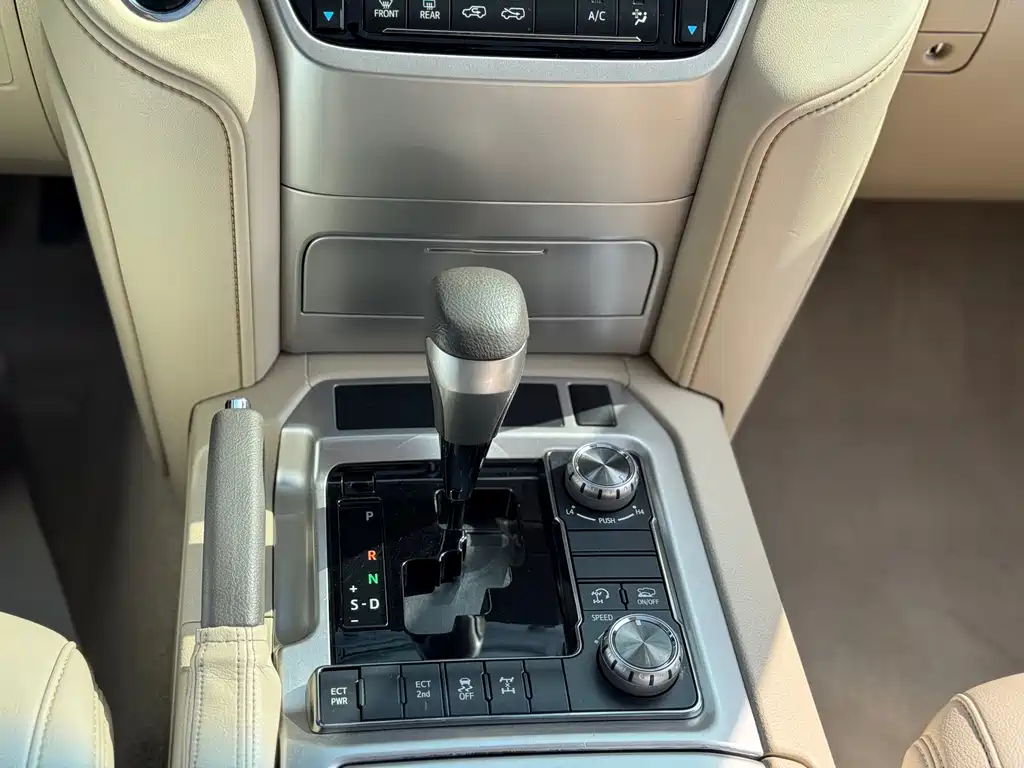 Toyota Land Cruiser 2019 — фото 9