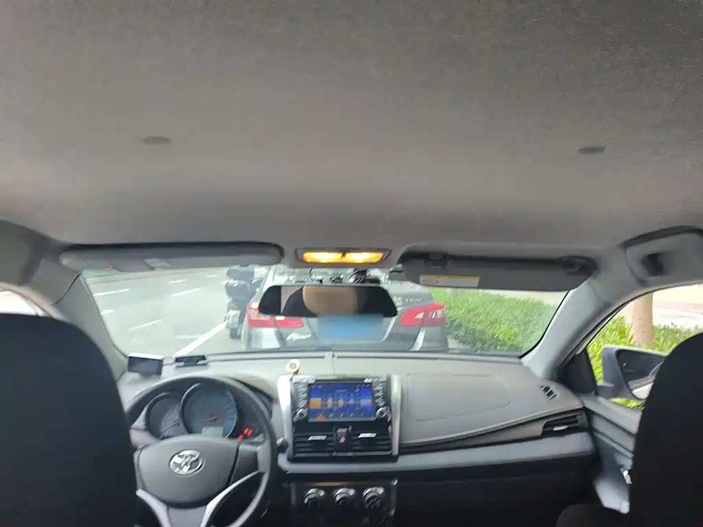 Toyota Yaris L 2015 — фото 15