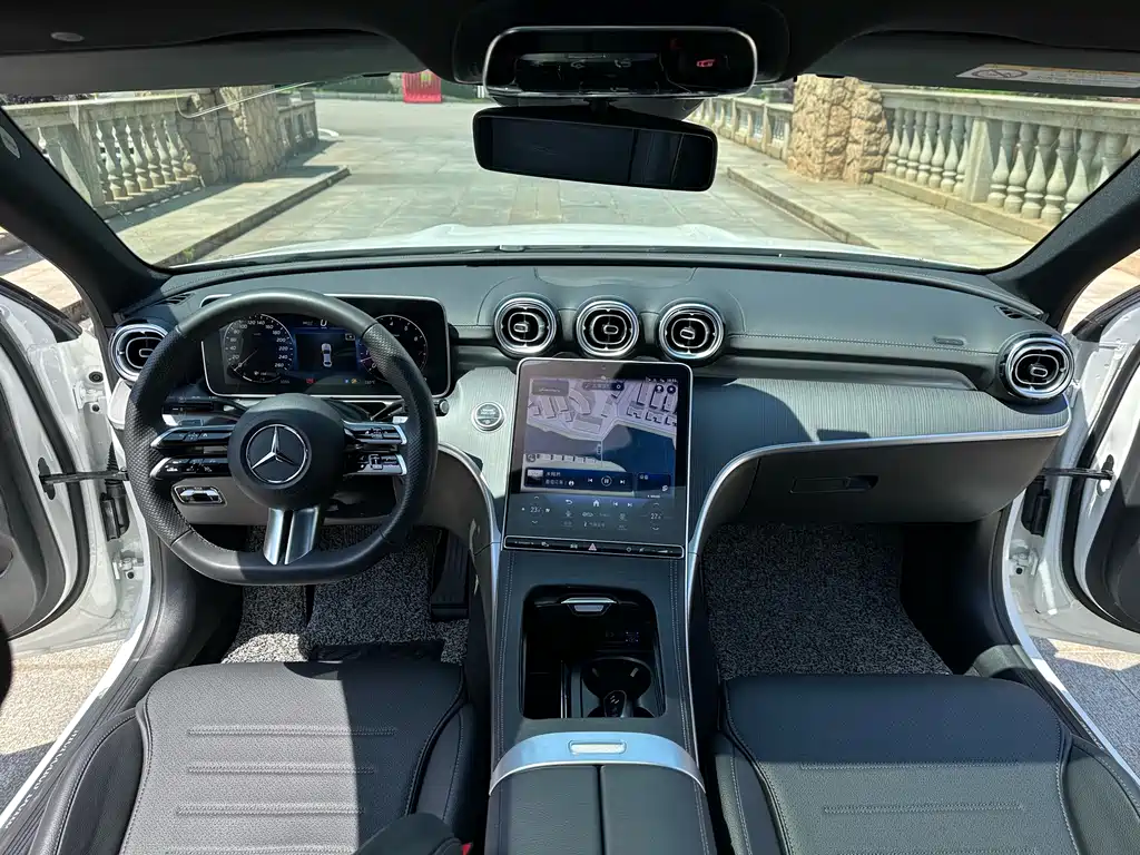 Mercedes-Benz C-Class 2023 — фото 5