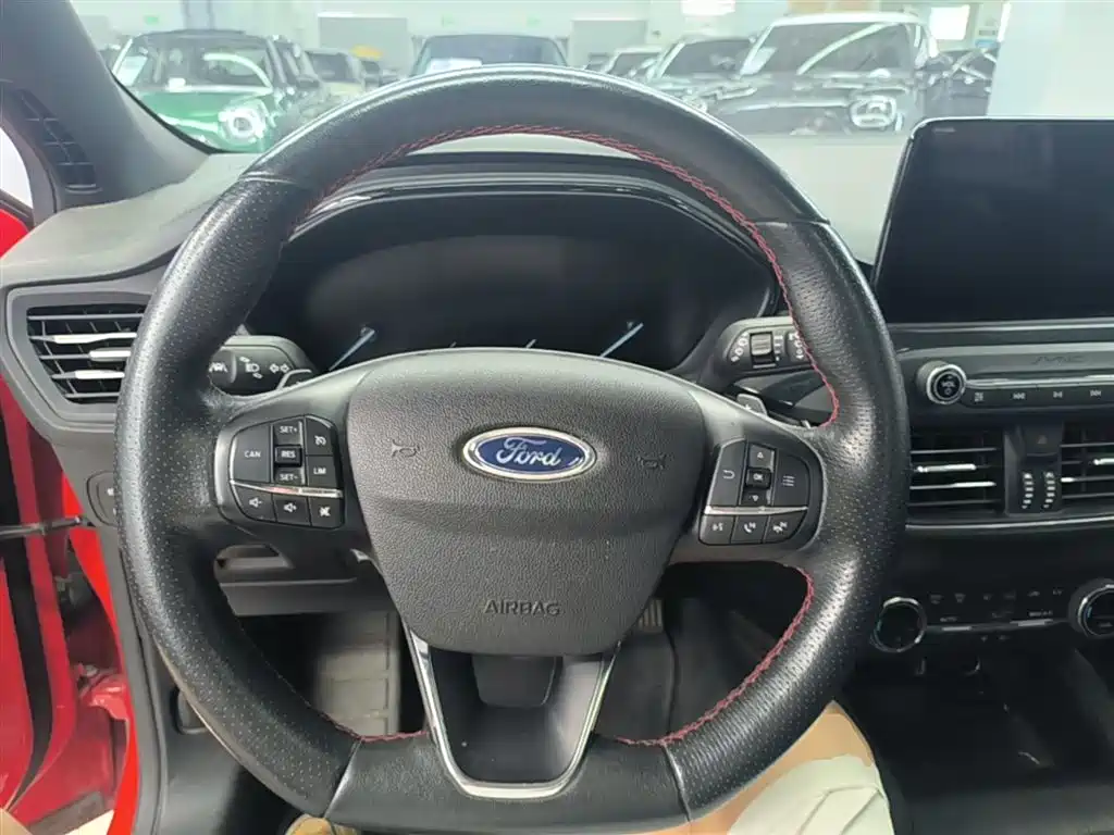Ford Focus 2020 — фото 11