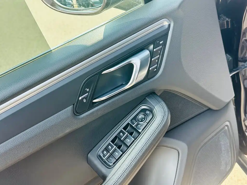 Porsche Macan 2018 — фото 10