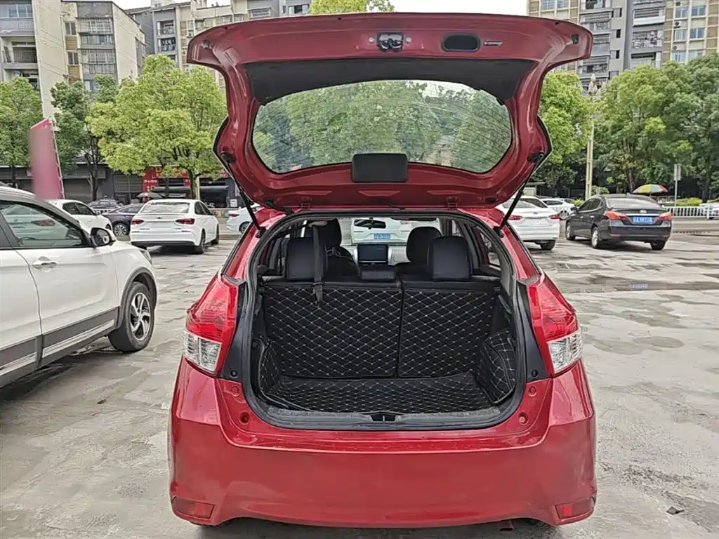 Toyota Yaris L 2015 — фото 19