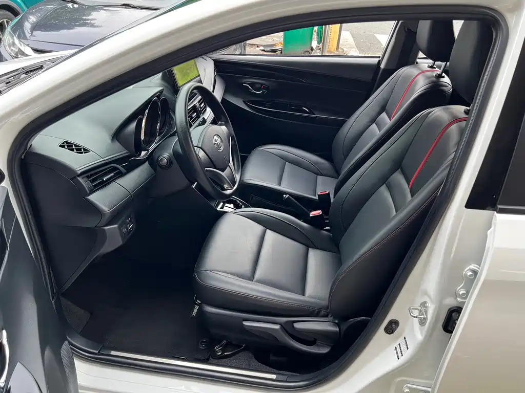 Toyota Yaris L 2021