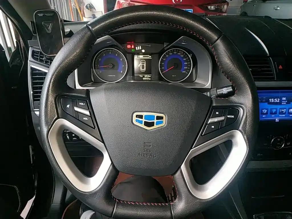 Geely Emgrand 2015 — фото 11