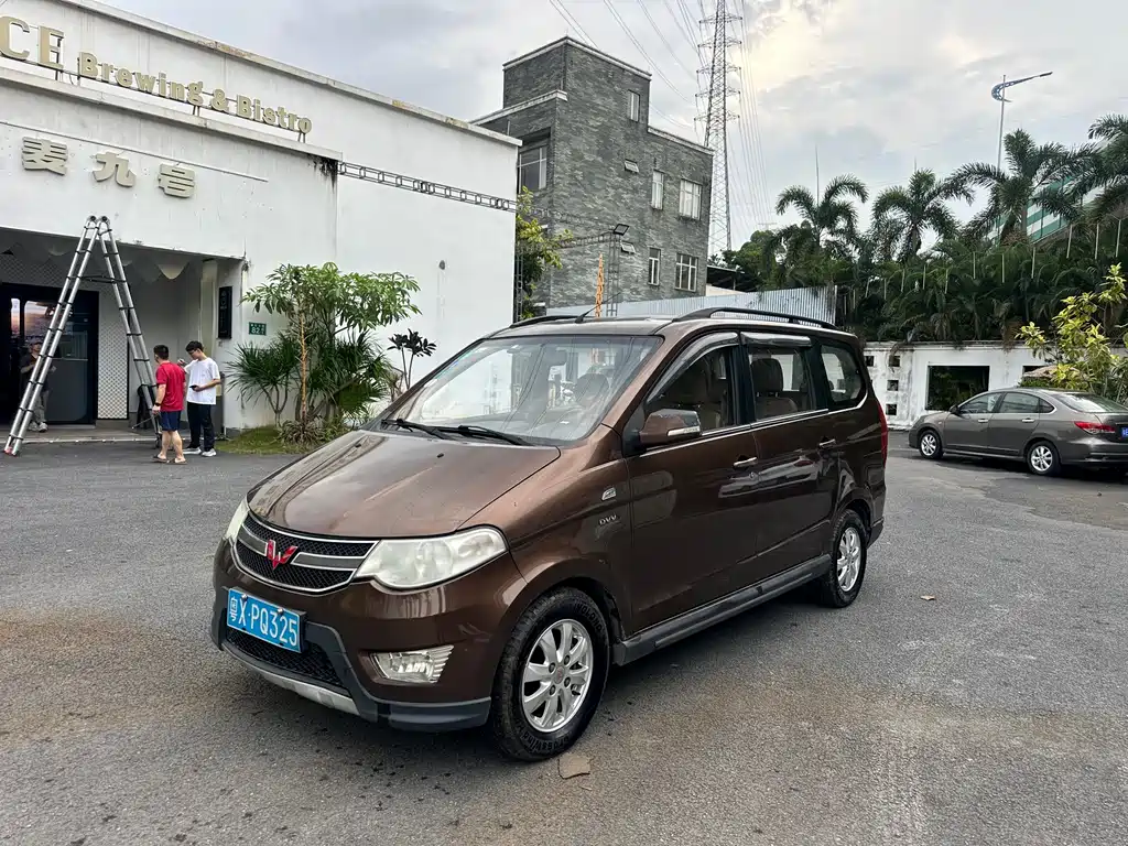 Wuling Hongguang 2014