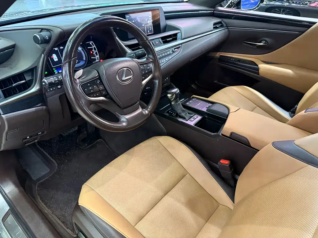 Lexus ES 2020 — фото 14