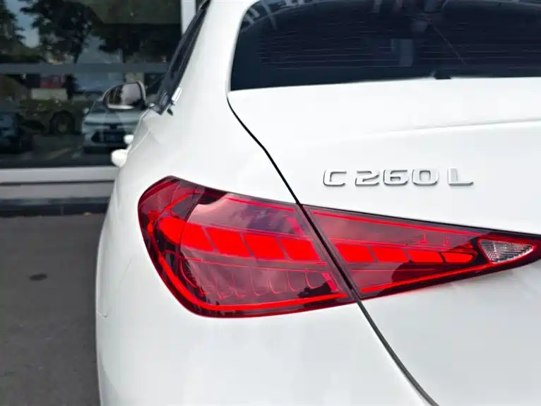 Mercedes-Benz C-Class 2025 — фото 5