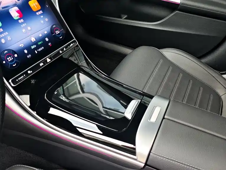 Mercedes-Benz C-Class 2025 — фото 12
