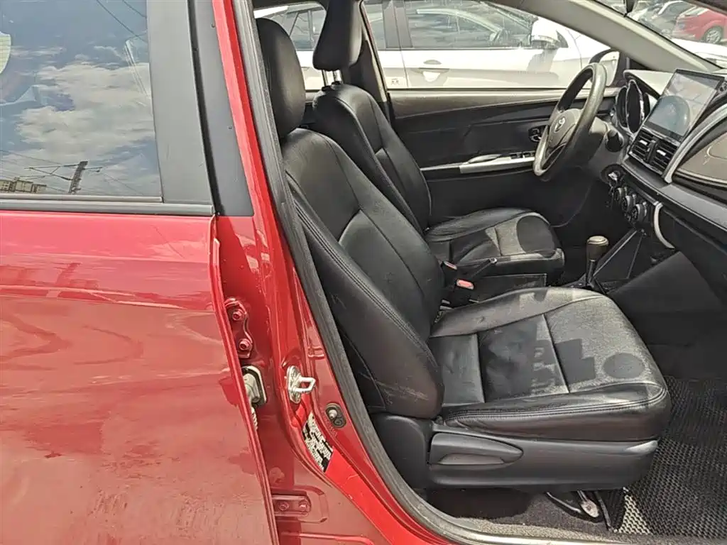 Toyota Yaris L 2015 — фото 25