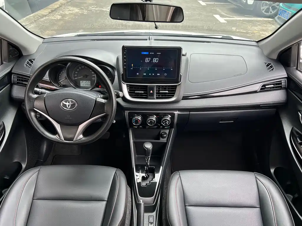 Toyota Yaris L 2021