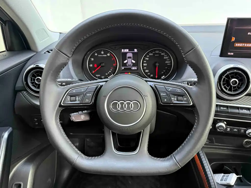 Audi Q2L 2022 — фото 12